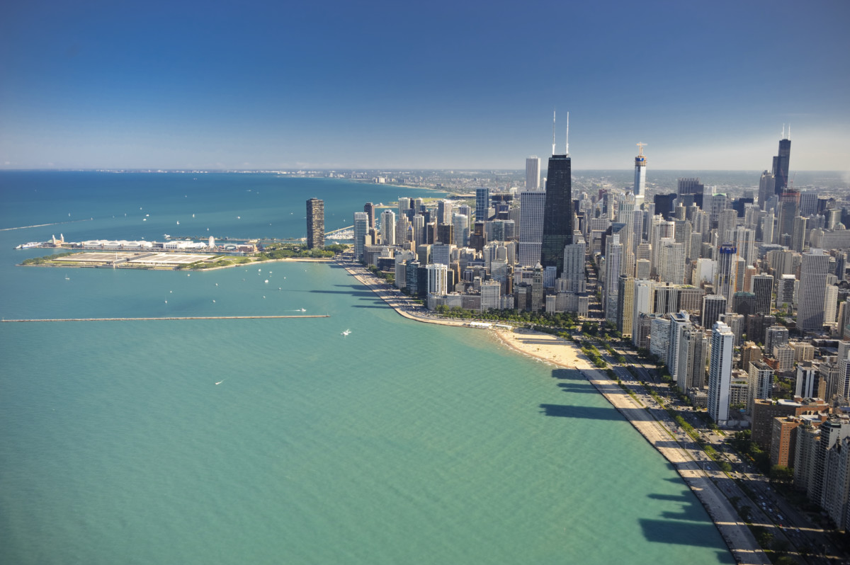 A sweeping aerial view of Chicago’s skyline along Lake Michigan highlights a vibrant urban setting for large-scale meetings and incentives.