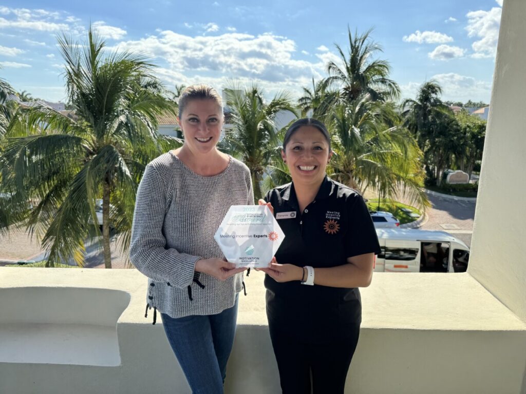 Amanda + Fernanda Award