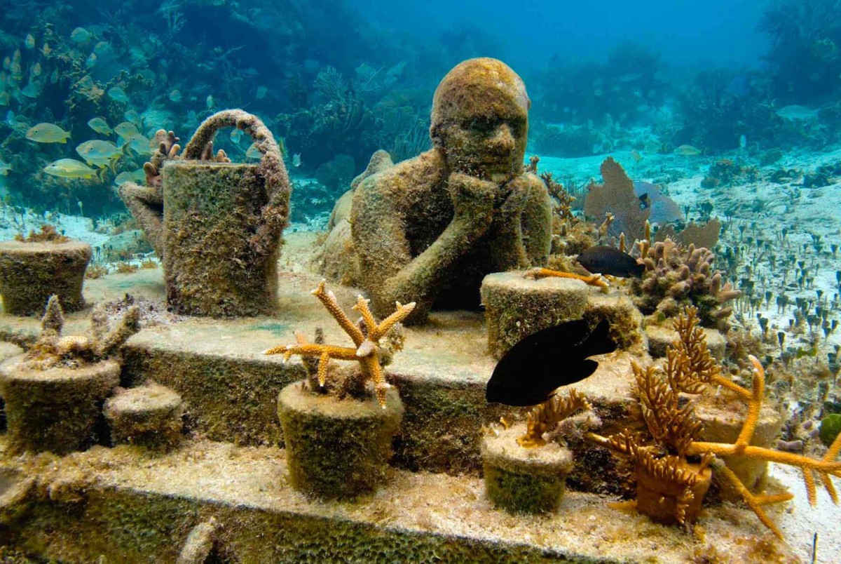 the-gardener-of-hope-of-jason-decaires-taylor-punta-nizuc